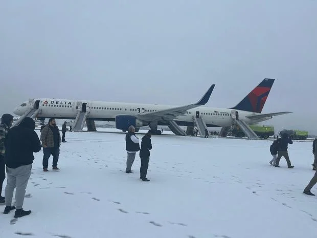Delta Flight Evacuation in Snowy Atlanta