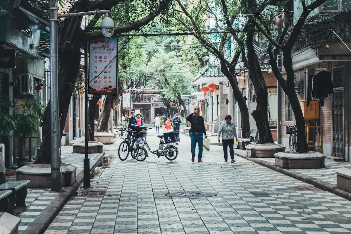 Everyday local life in a traditional Guangzhou neighbourhood