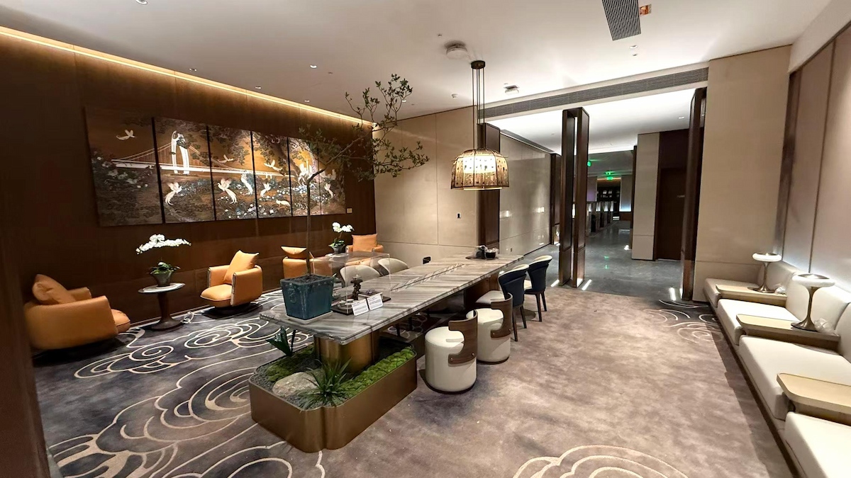 Premium Lounge T2 International Interior