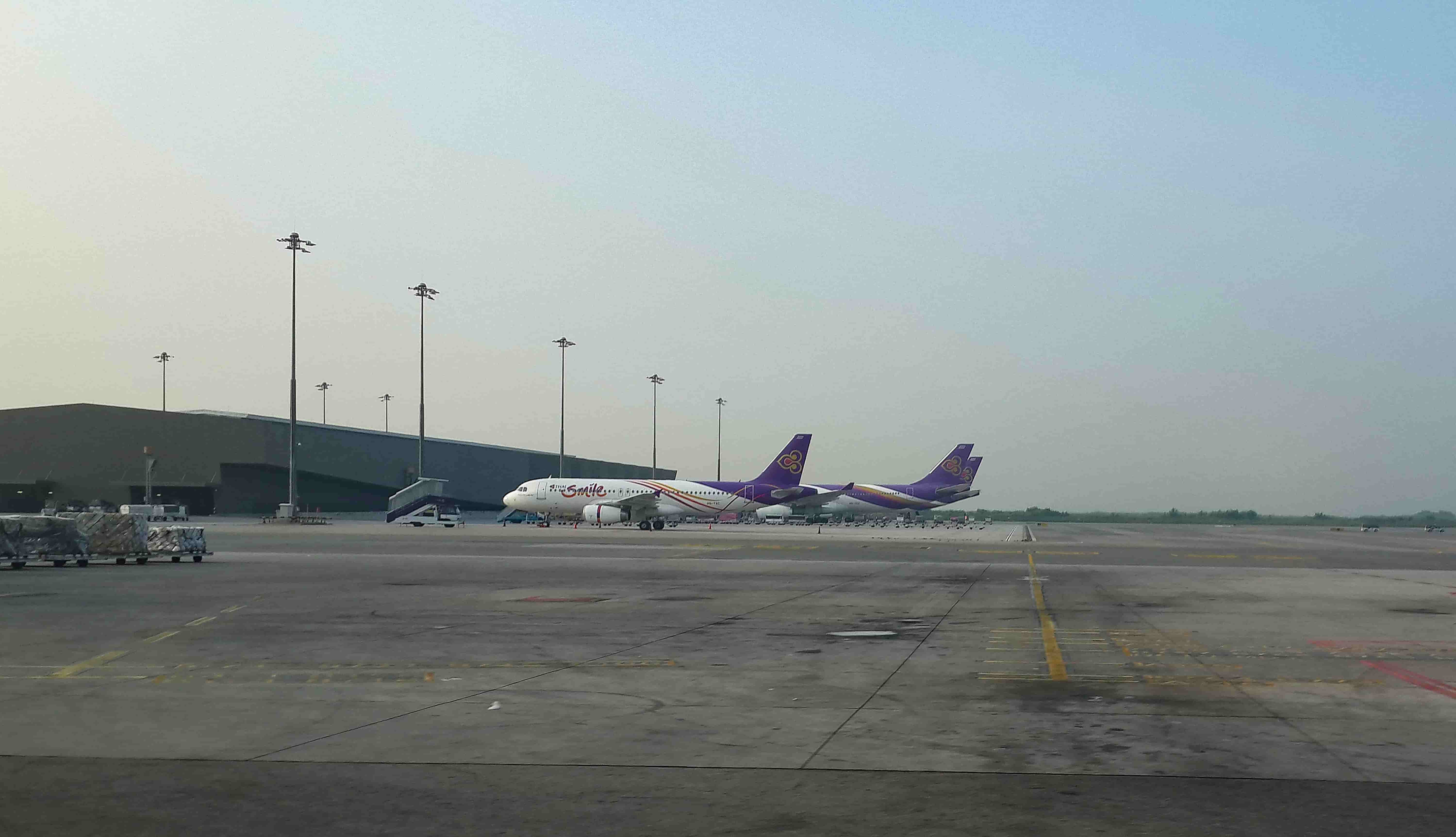 bangkok airport airplane terminal