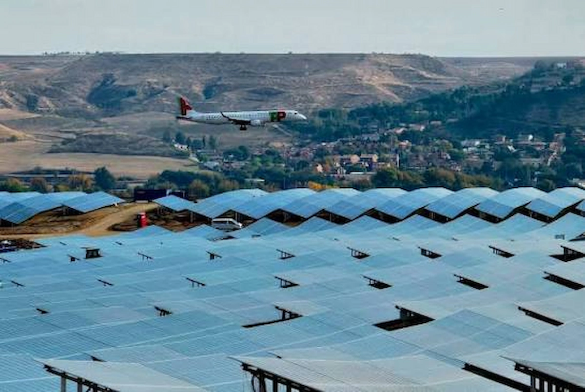 Madrid-Barajas Airport Develops One of the World's Largest Airport Solar Parks