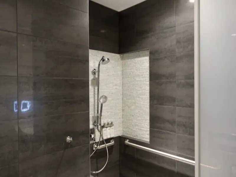 DFW Club Lounge Shower