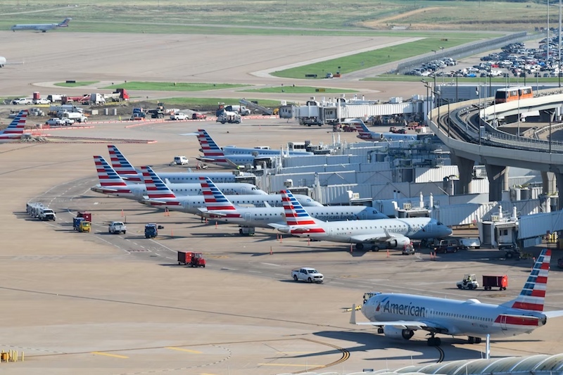 denver airport airplanes