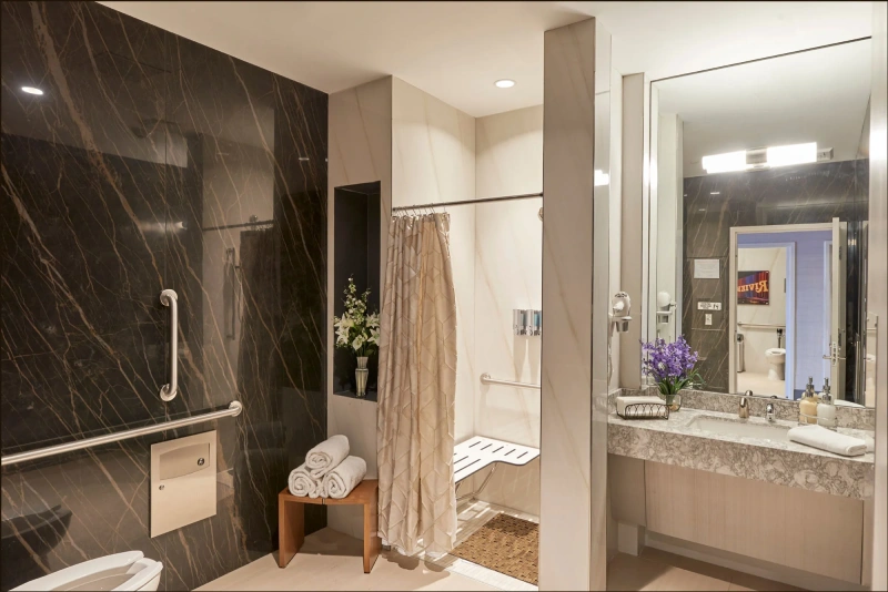 las vegas airport shower service at the club lounge