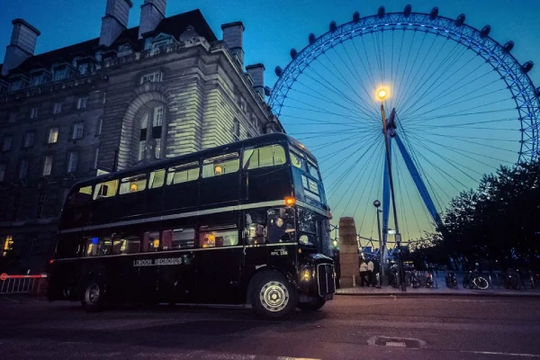 Get Spooked on a Ghost Tour: Unveiling London's Dark Nightlife