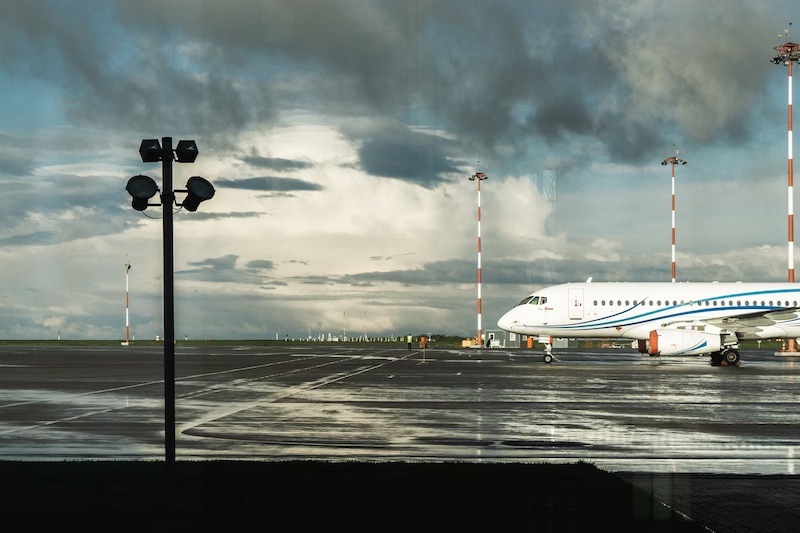 hong kong international airport arrival flight cloudy