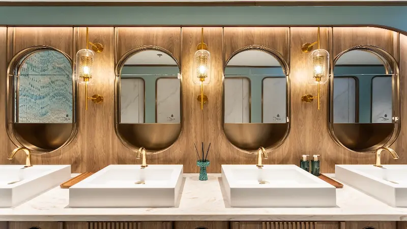 kyra lounge bathroom