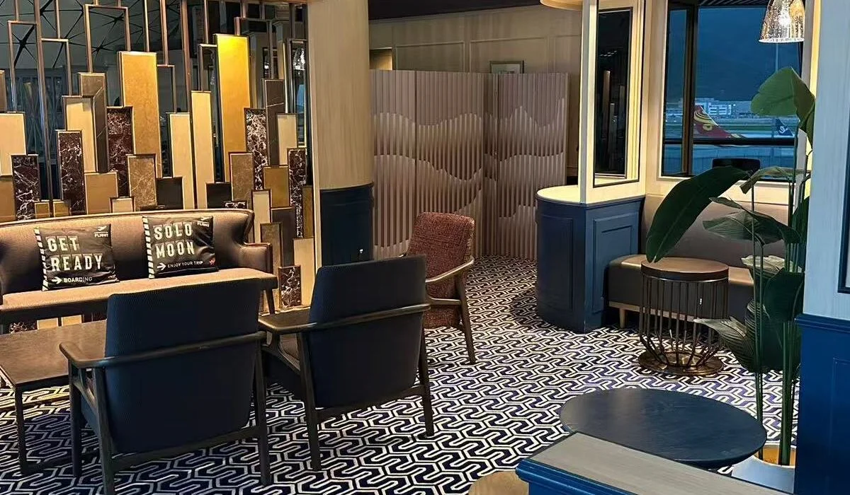 Club Autus Lounge seating area at Hong Kong International Airport