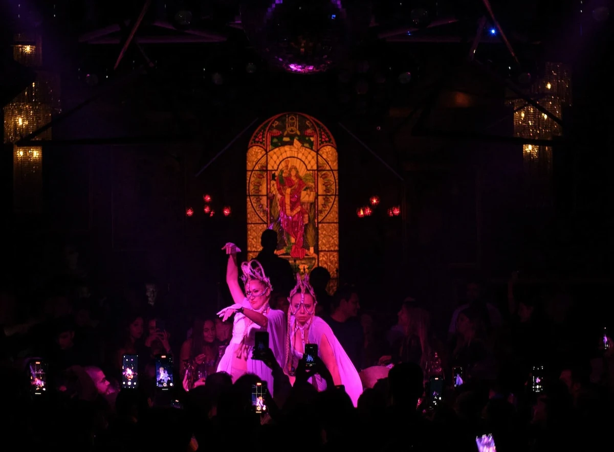 Dancers in Klein