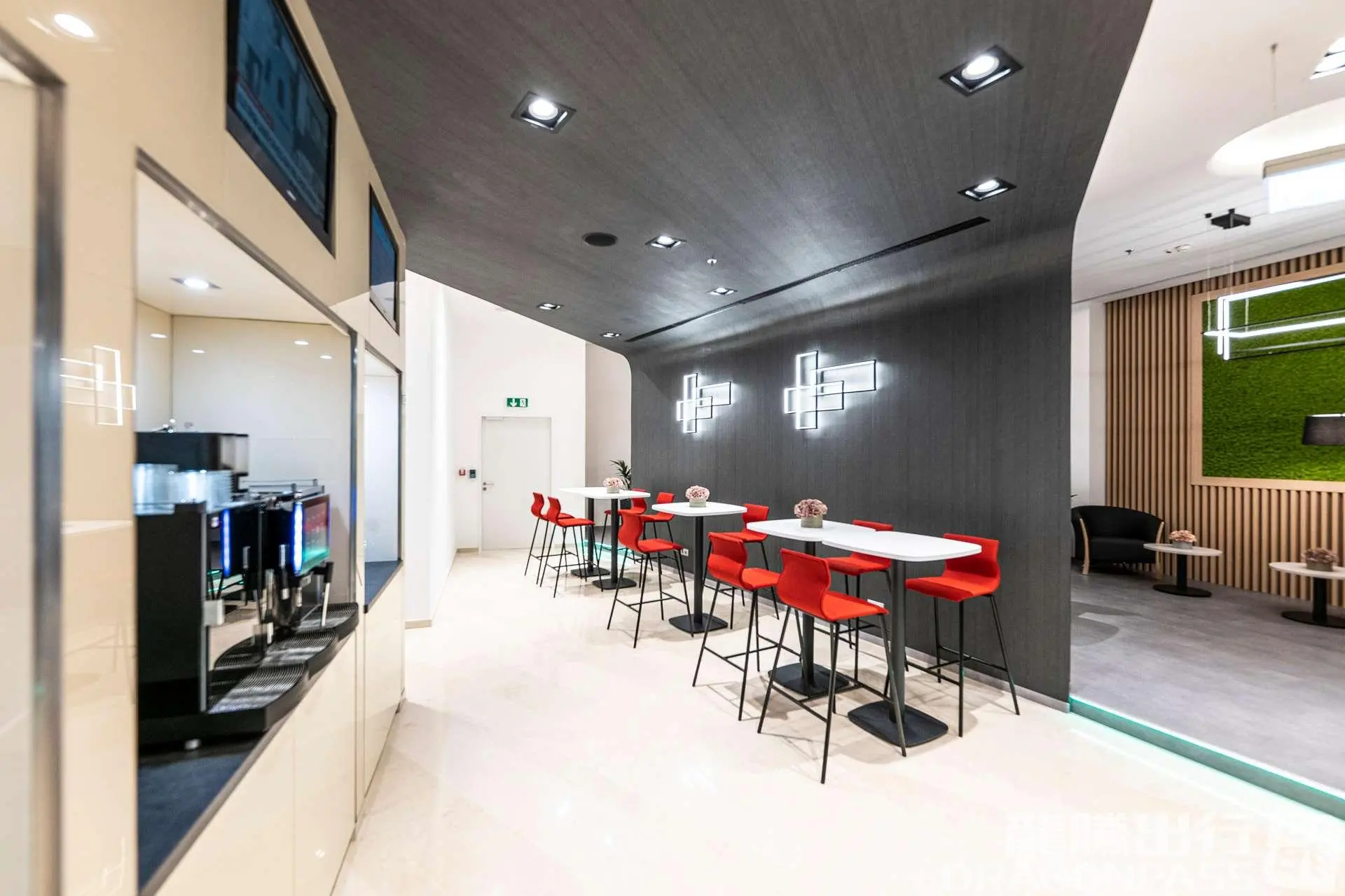 Budapest Liszt Ferenc Airport BUD Premium Platinum Lounge Experience