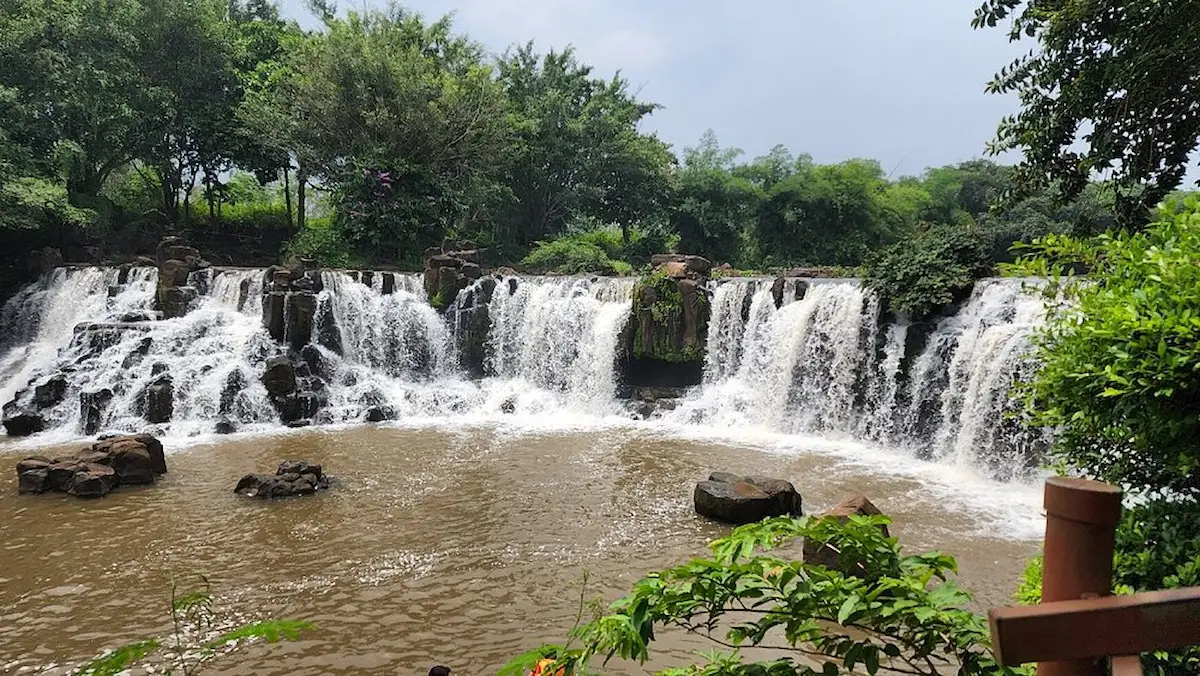 Giang Điền Waterfall