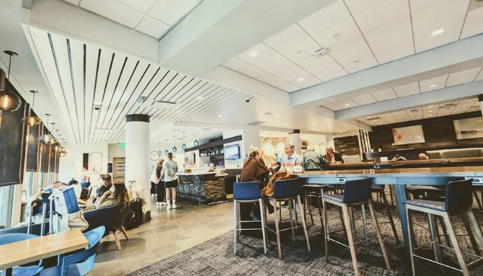 alaska airlines lounge at lax