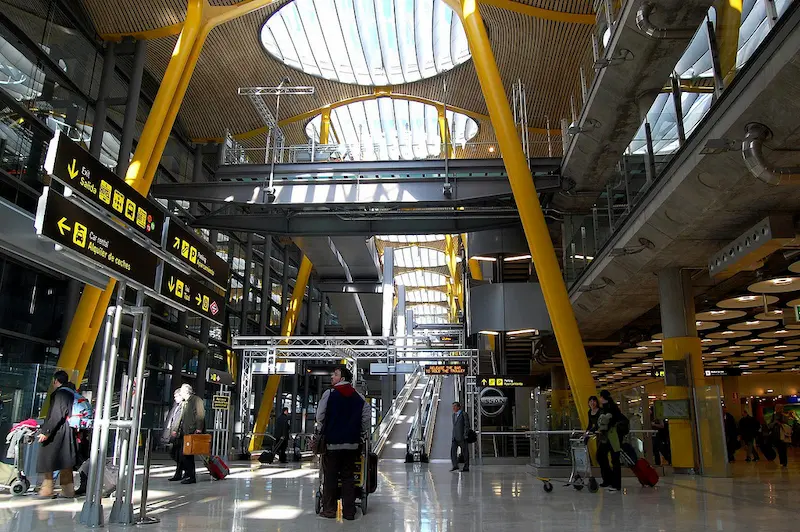 Madrid Barajas T4S transfer signage