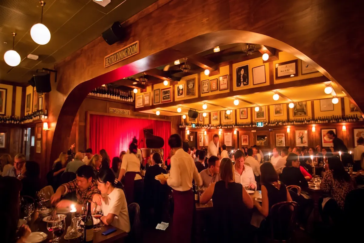 Candlelit dining room with live jazz in Sydney