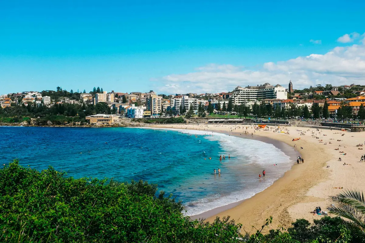 Bondi to Coogee coastal walk along sandstone cliffs
