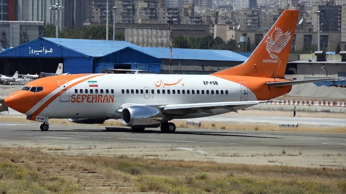 Boeing 737 Loses Tire Tread, Cabin Ceiling Falls During Emergency Return