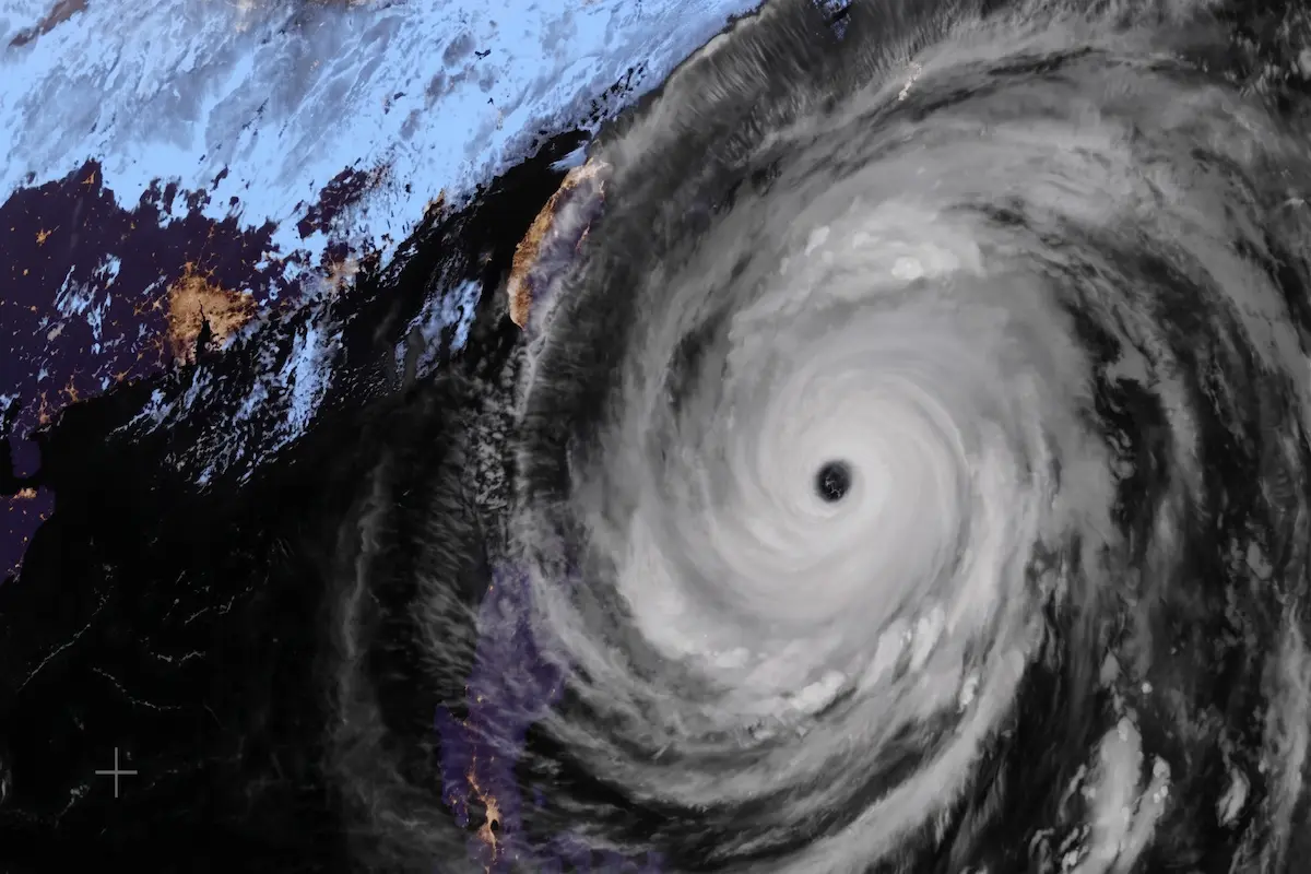 Typhoon Champi Nears Taiwan, Causing Flight Cancellations and Disrupting Travel Across East Asia