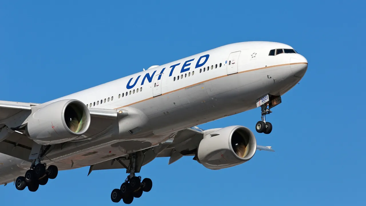 12-Hour Tarmac Nightmare Ends in $175 Voucher for United Rome Flight