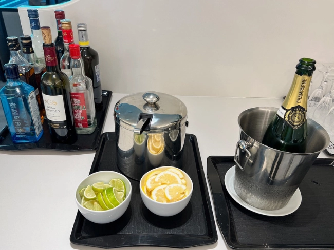 extime lounge cdg drinks
