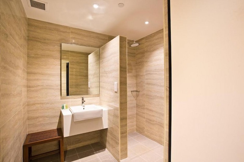 Changi Ambassador Lounge Shower