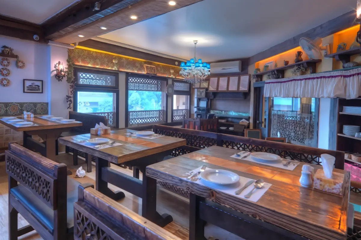 Northern Iranian dishes at Gilaneh Restaurant in Jordan, Tehran