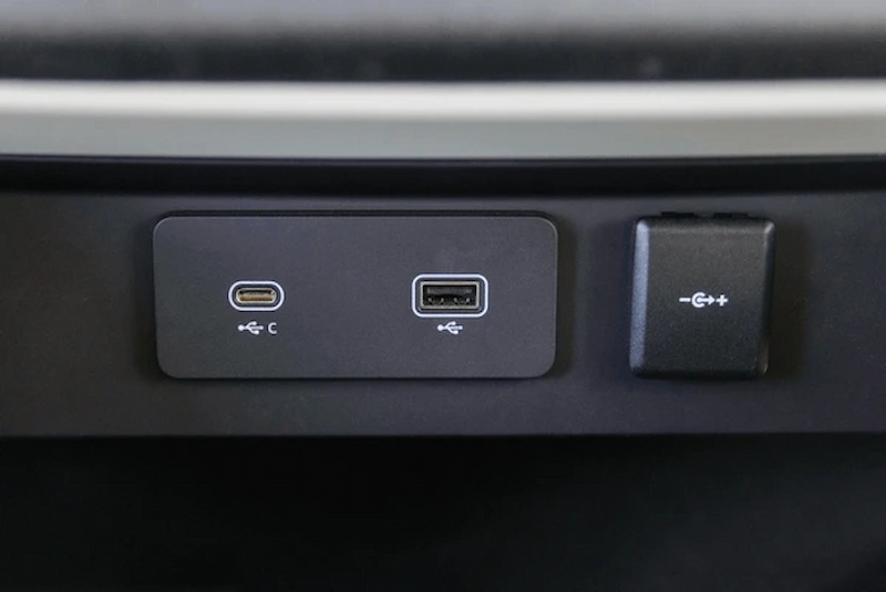 tTokyo Haneda Airport Private Transfer USB Charging Ports